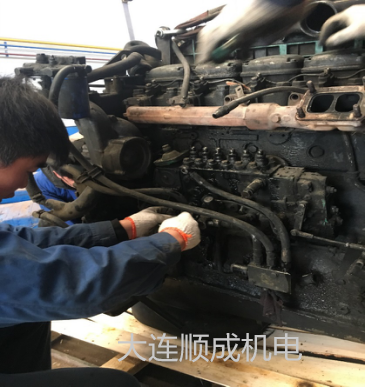 場內(nèi)工業(yè)發(fā)動機分解中